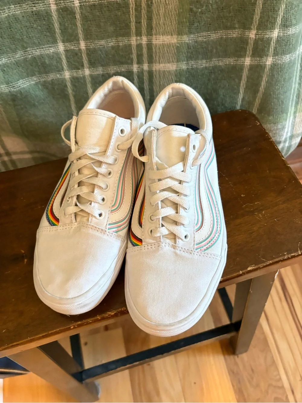 Vans old skool pride white rainbow women’s 10
